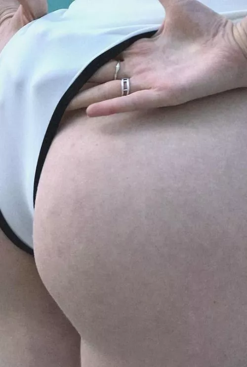 Big and tasty ass, slap me! by pplklp