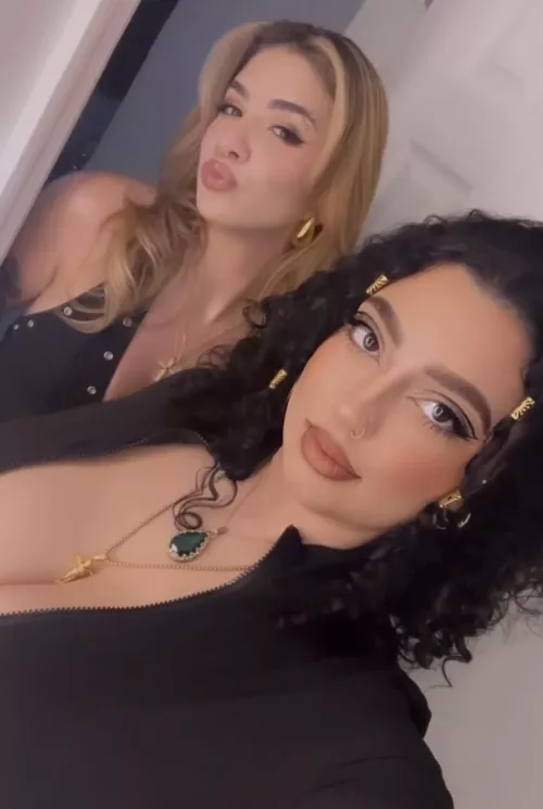 Blonde or brunette? by tennisa_zelal