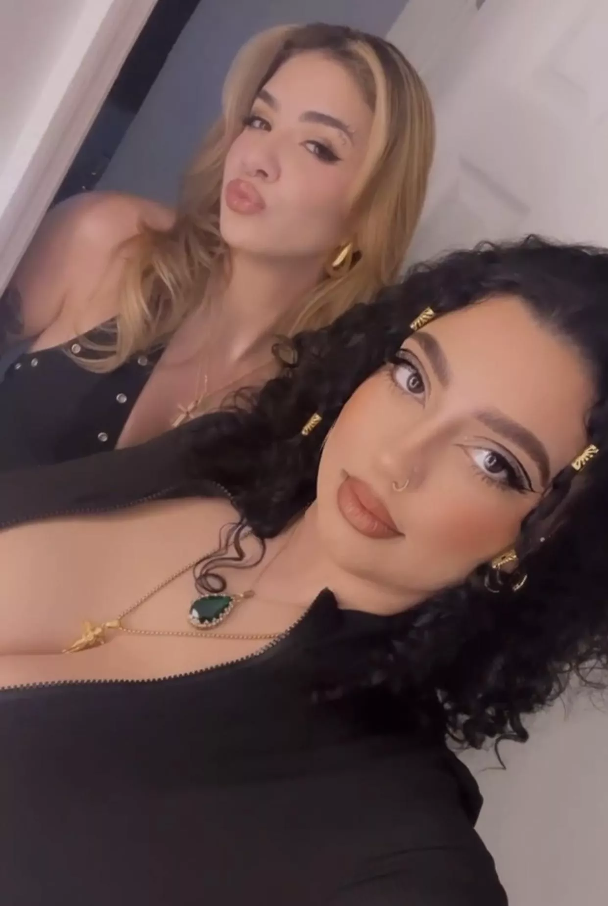 Blonde or brunette? posted by tennisa_zelal