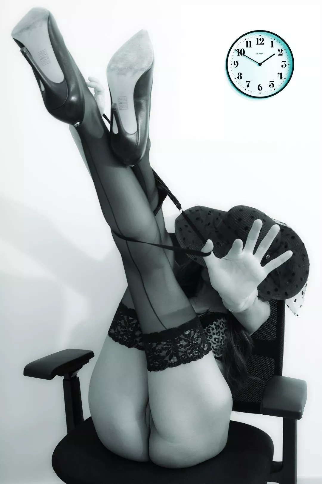 Boss takes a day off = Freedom! posted by RosaLolitta