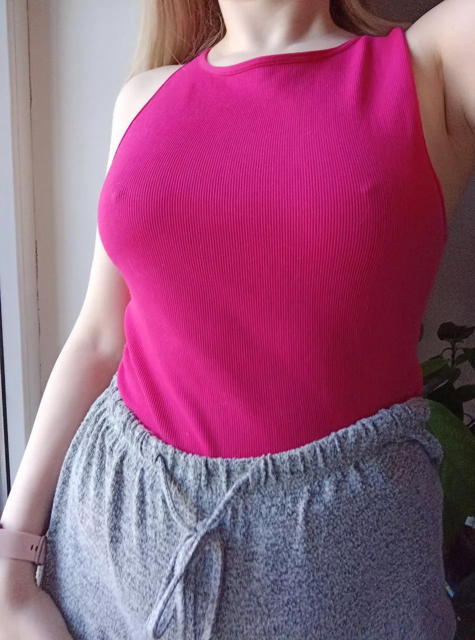 Comfy pink top petfect for braless posted by pixiiie_chloe