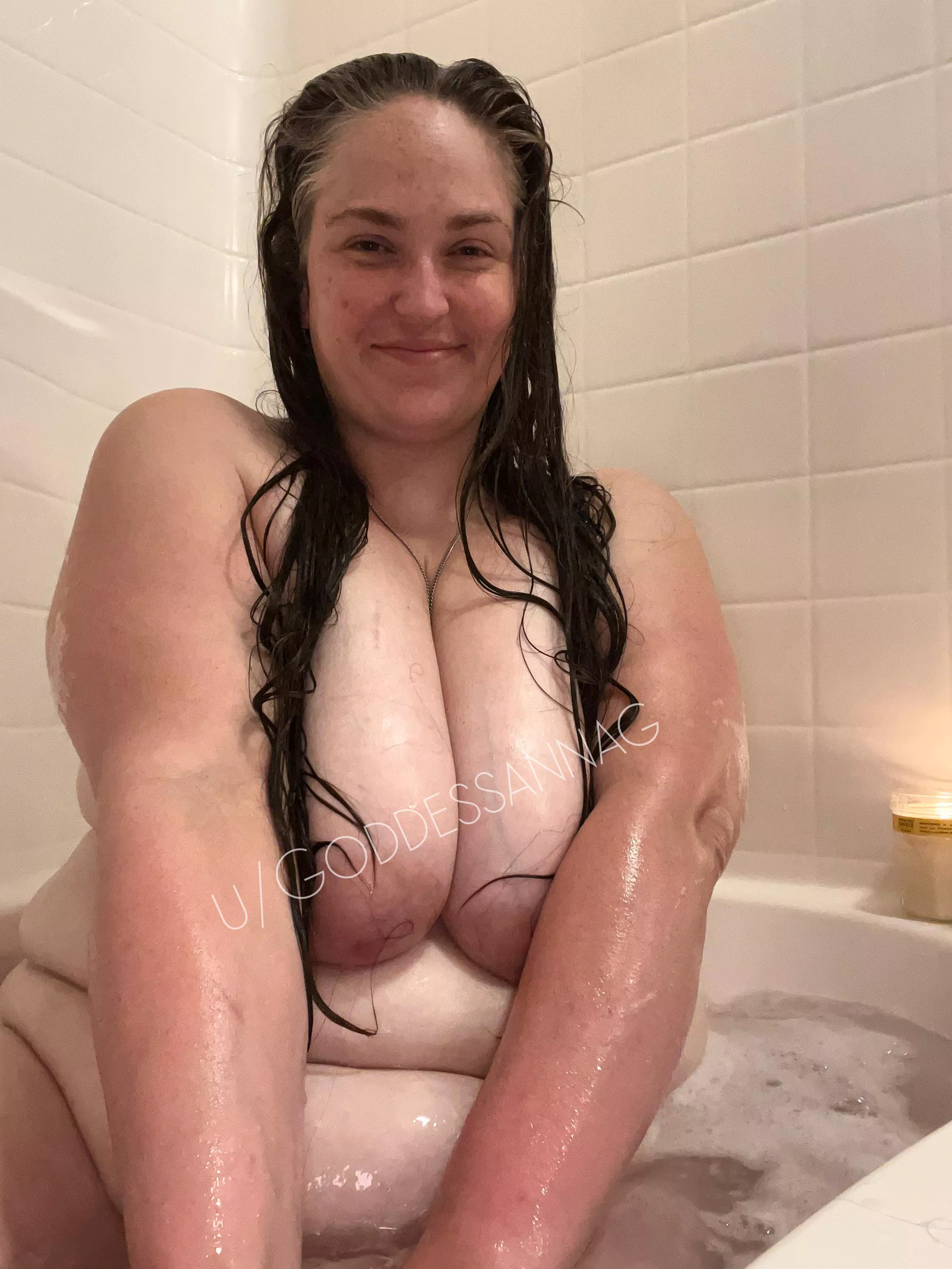 Enjoying a late night bubble bath 37F posted by GoddessAnnaG
