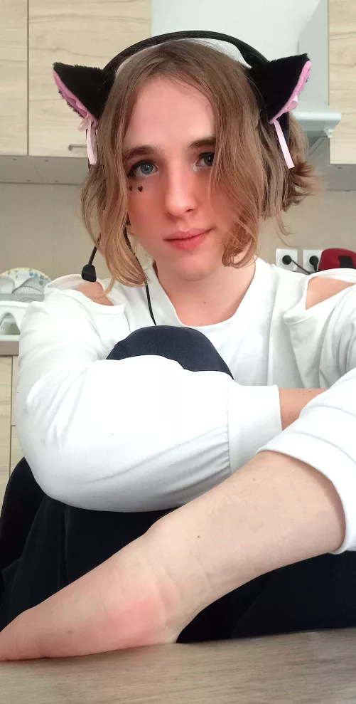 Gaming time with my friends ❤️(they don't know i look like this actually😂) by Humide_Chan