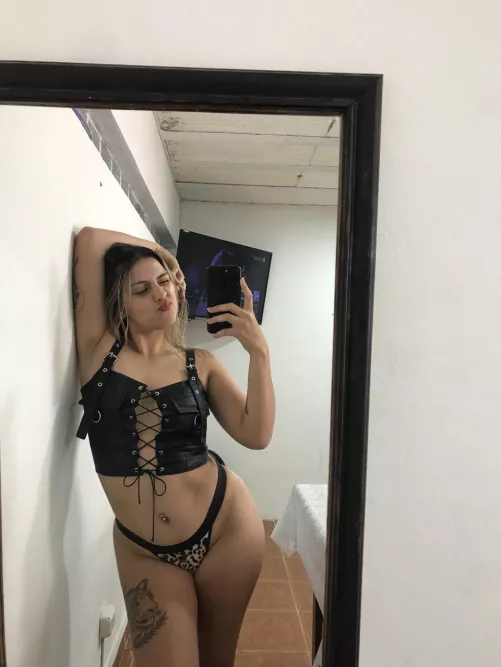 how does that crop look on me? by oddballnotification6