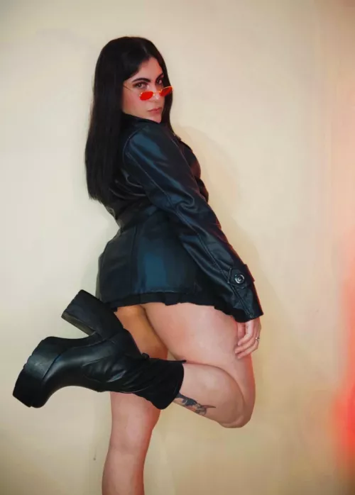 i hope this lil butt get your attention if you bump into me on a festival by Jazmin-D