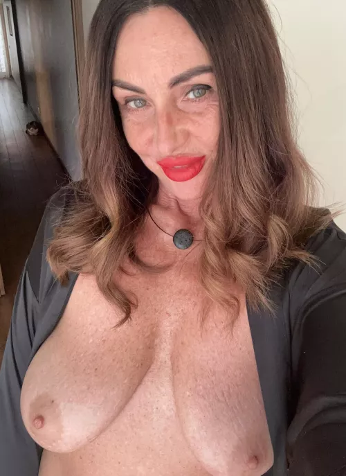 I like hypnotizing men with my boobies by ymrnia