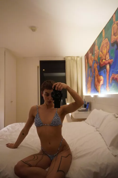 I love my short hair and my naughty body by HelenaWildx