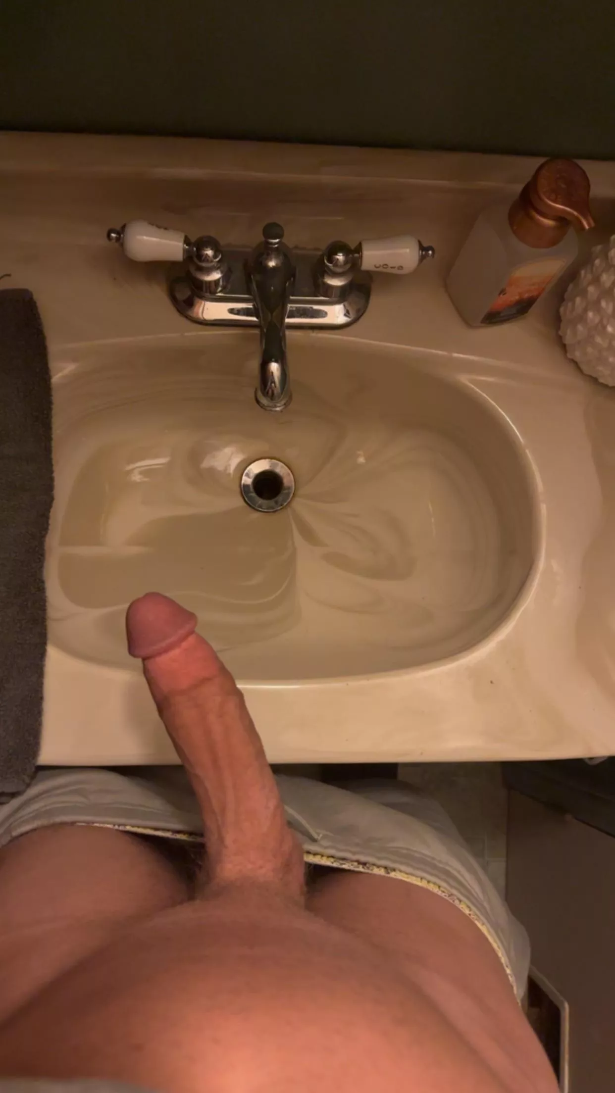 Just hangin posted by Easy-Criticism-4994