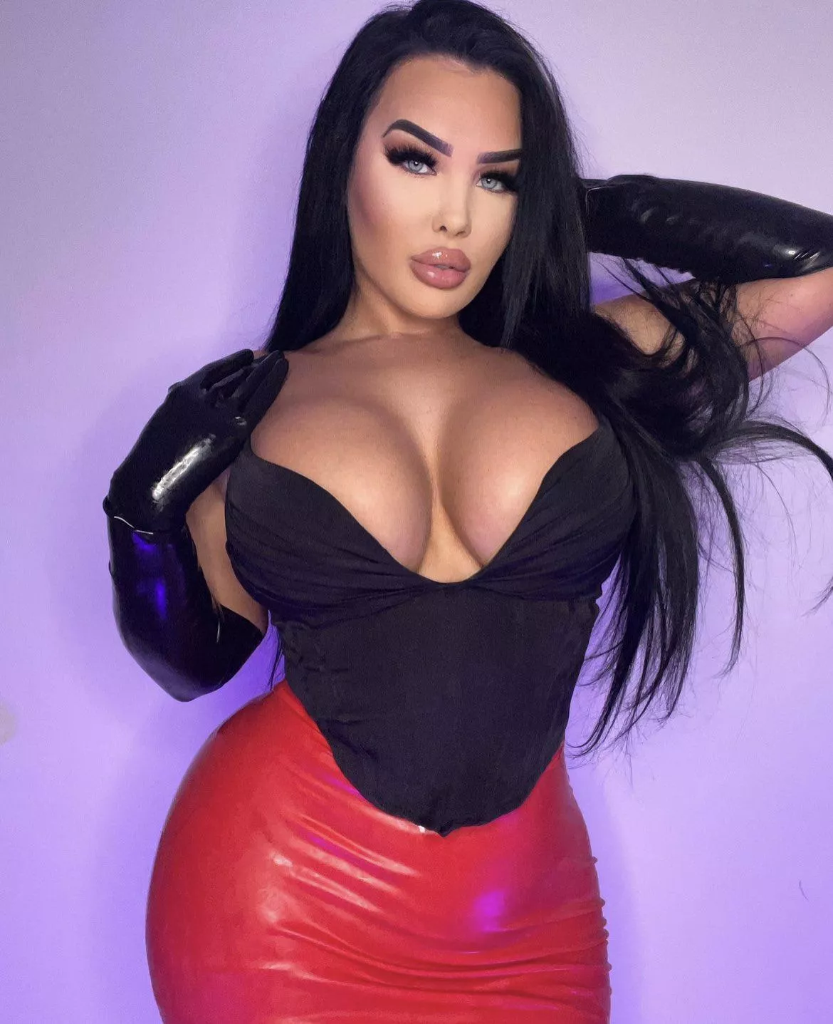 Latex queen posted by Juniper3358