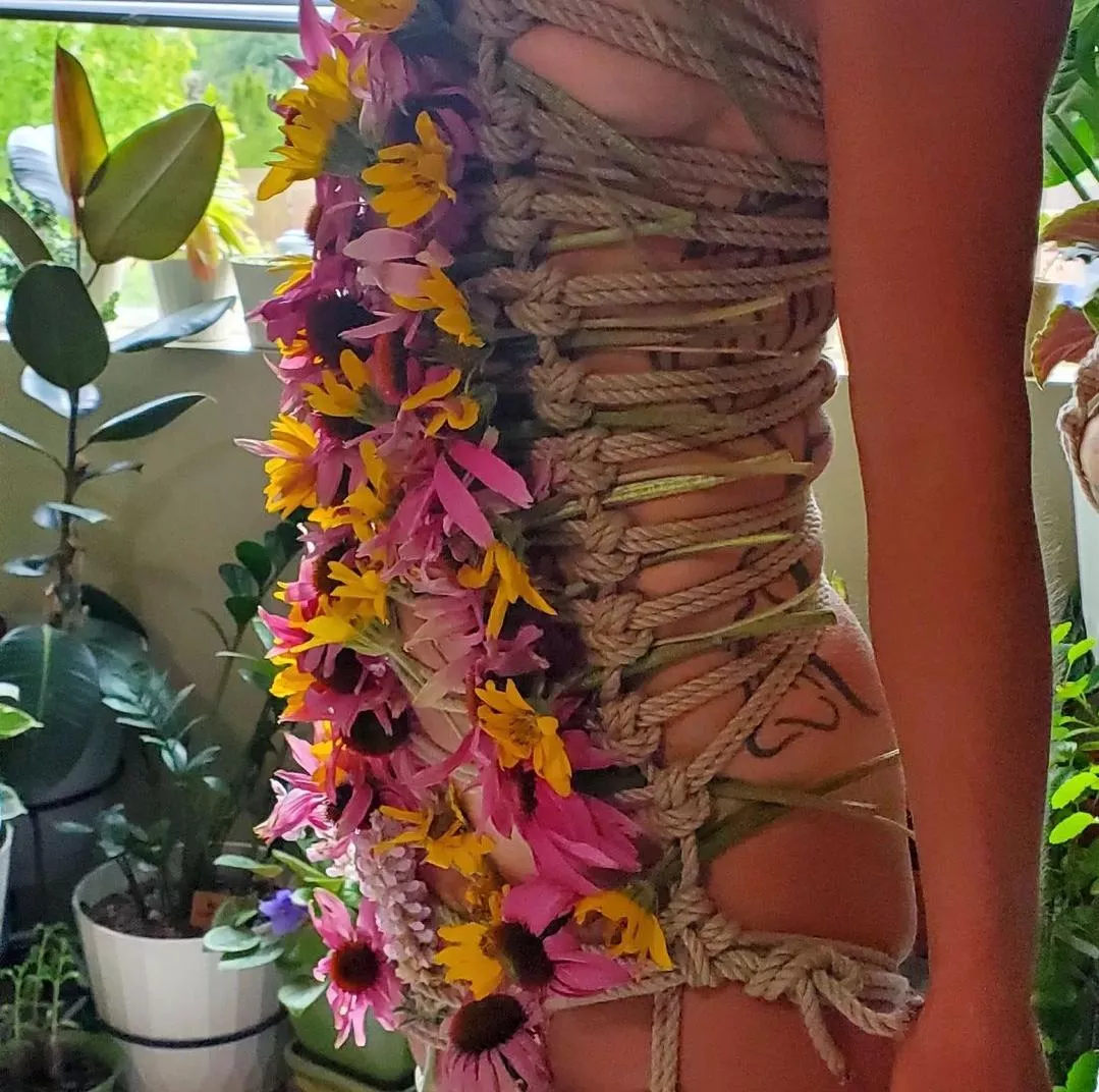 Made pretty with spring flowers posted by Sexy_Mizz_Sunshine