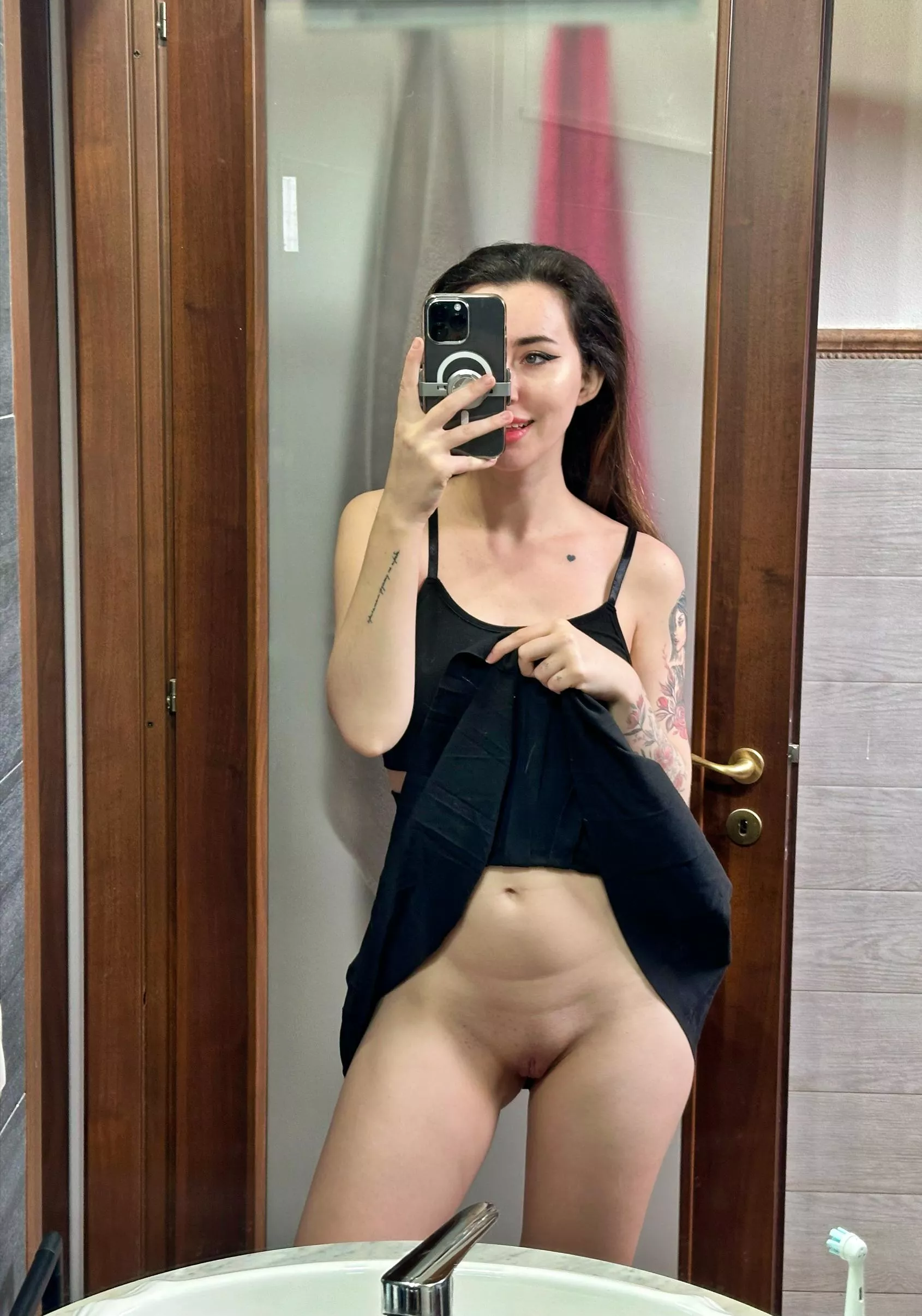 Mirror selfie and no panties - perfect combo posted by julie_saphire