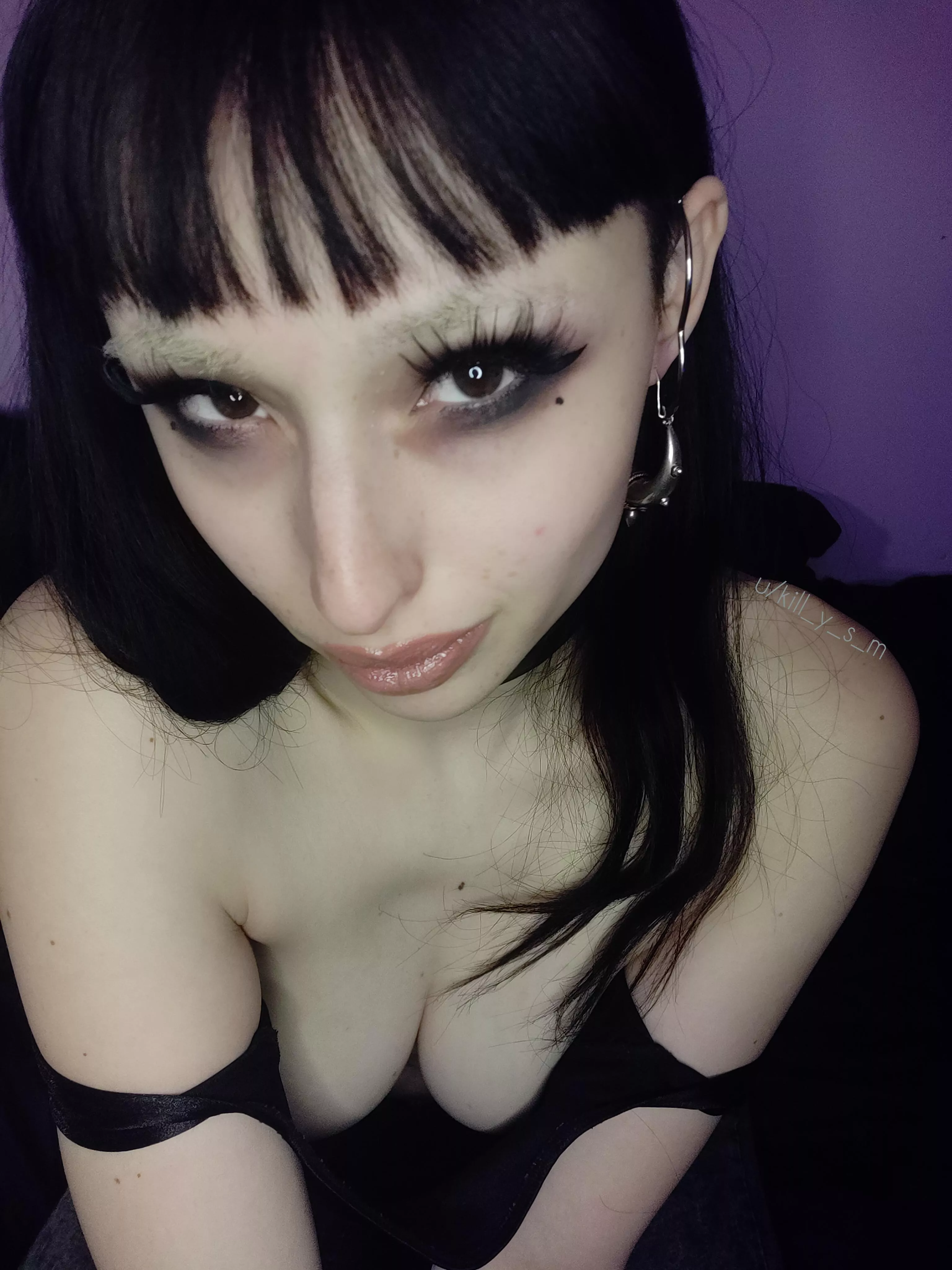 My eyes are down there  posted by kill_y_s_m