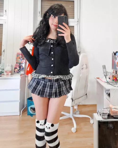 People have told me that I have a girly body 🙈 by puruchuu