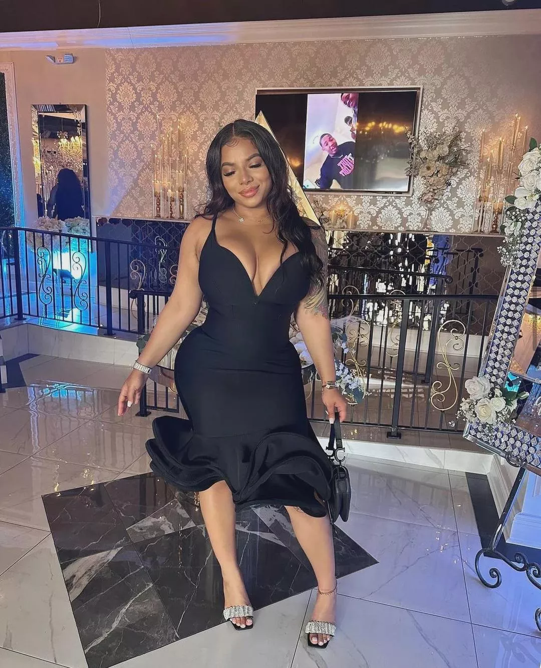 She looks really nice in black posted by maemymasgou