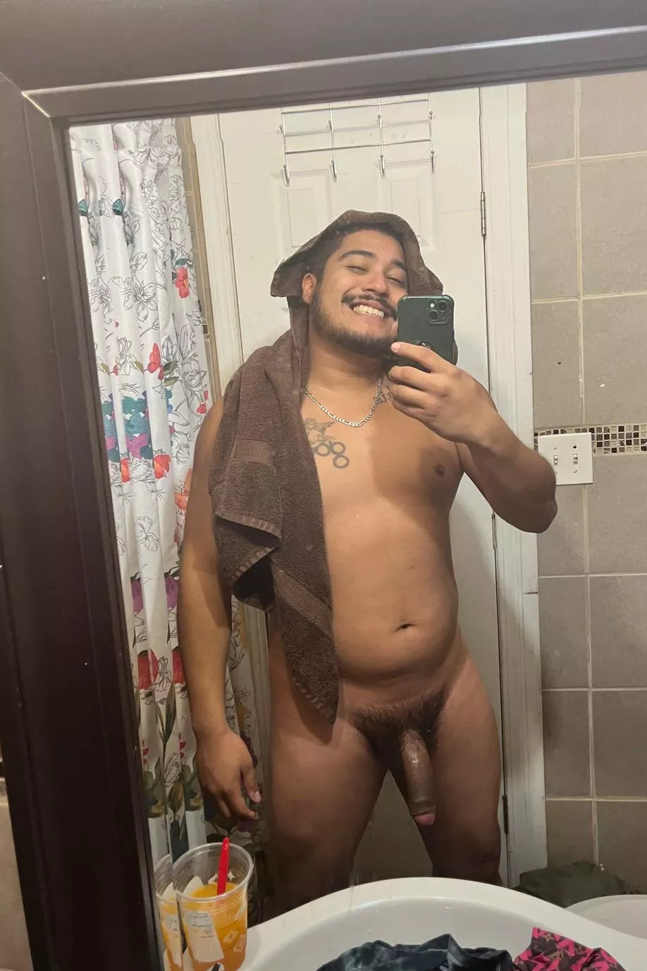 Smiles for this uncut [29] posted by amazingleroy