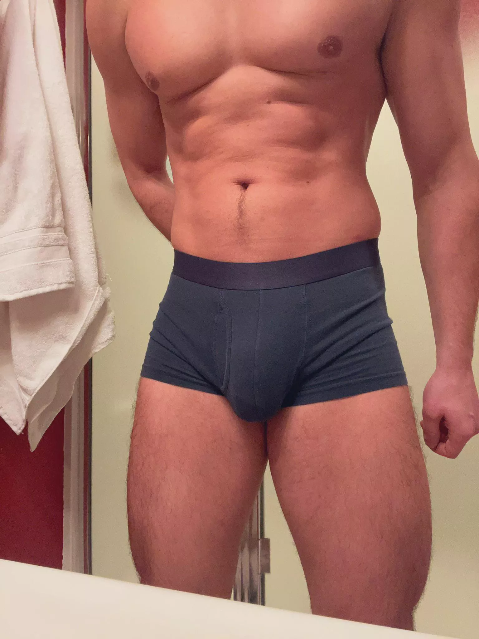 Who wants it? 😏, fems, bubblebutt and power bottoms to the front. Pm me posted by Glittering-Tell-2295