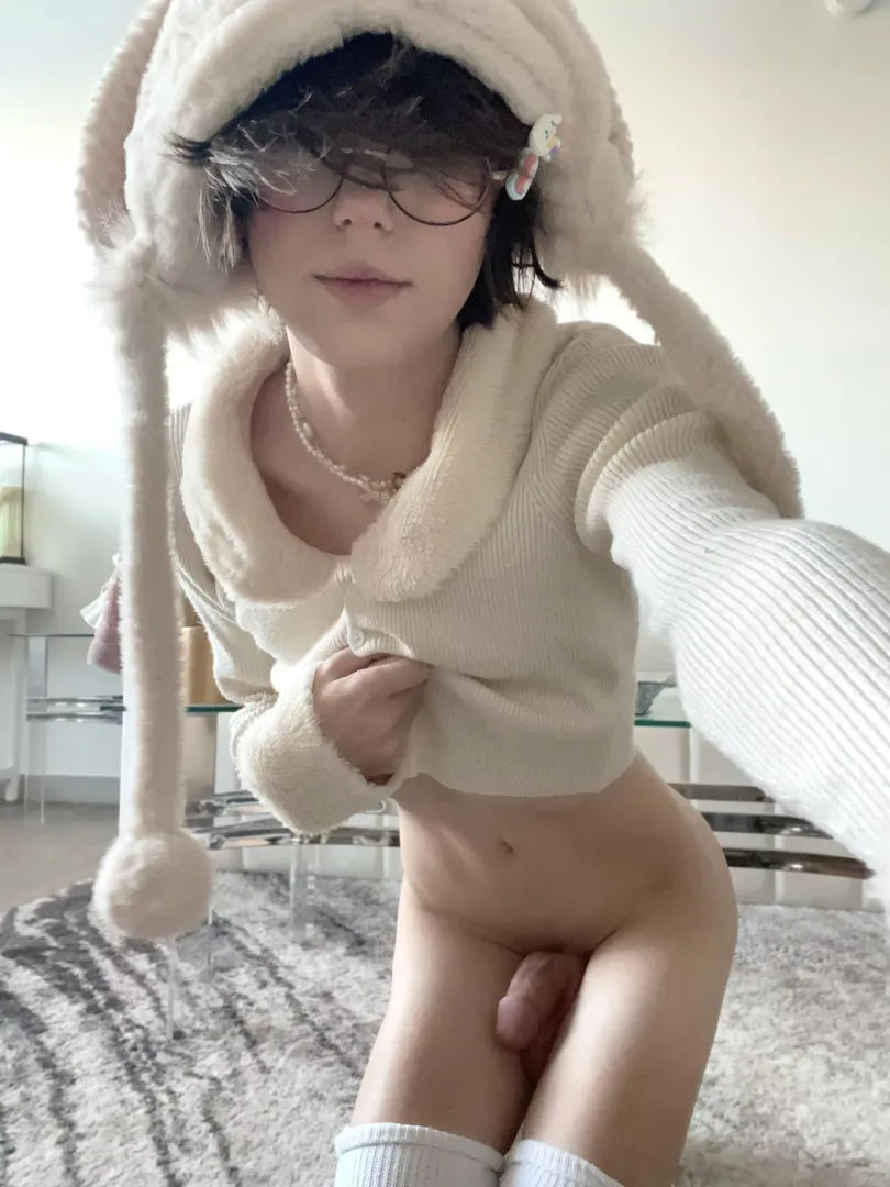 would you date a femboy like me :3 💕🌸 posted by bbykoda