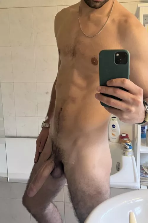 19 dom, add me if u wanna be ordered, any1 add, any age, show face, @calebbater69 by Medical_Material5907