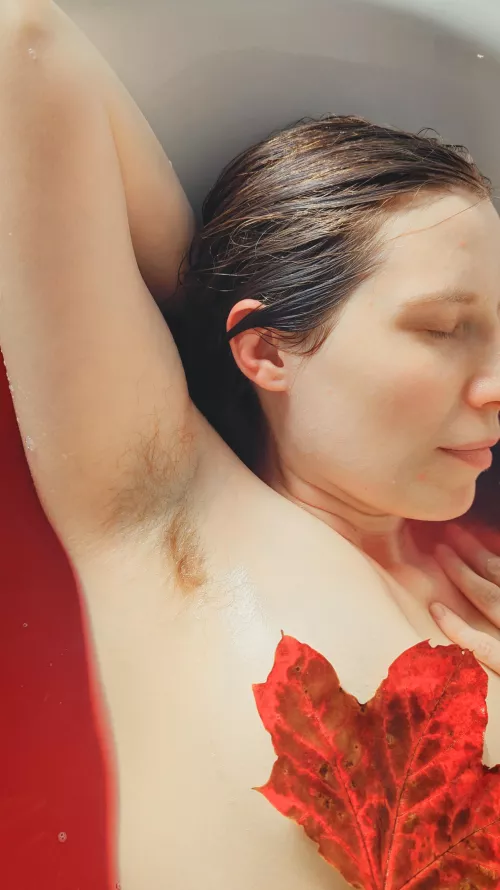Armpit fur in the tub by MedeinaXLeonard