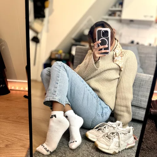 Back from work, wyd? 😈 by isa_stillsinning