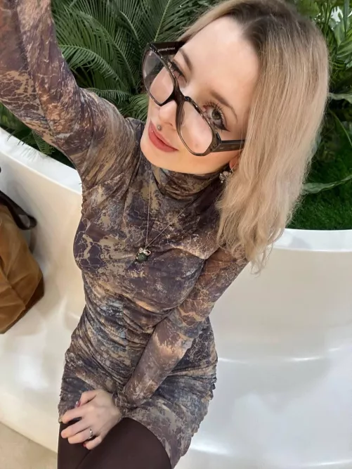 Boss seems to me that asking me to come to work without panties is hinting at something. by HottiePetiteGirl