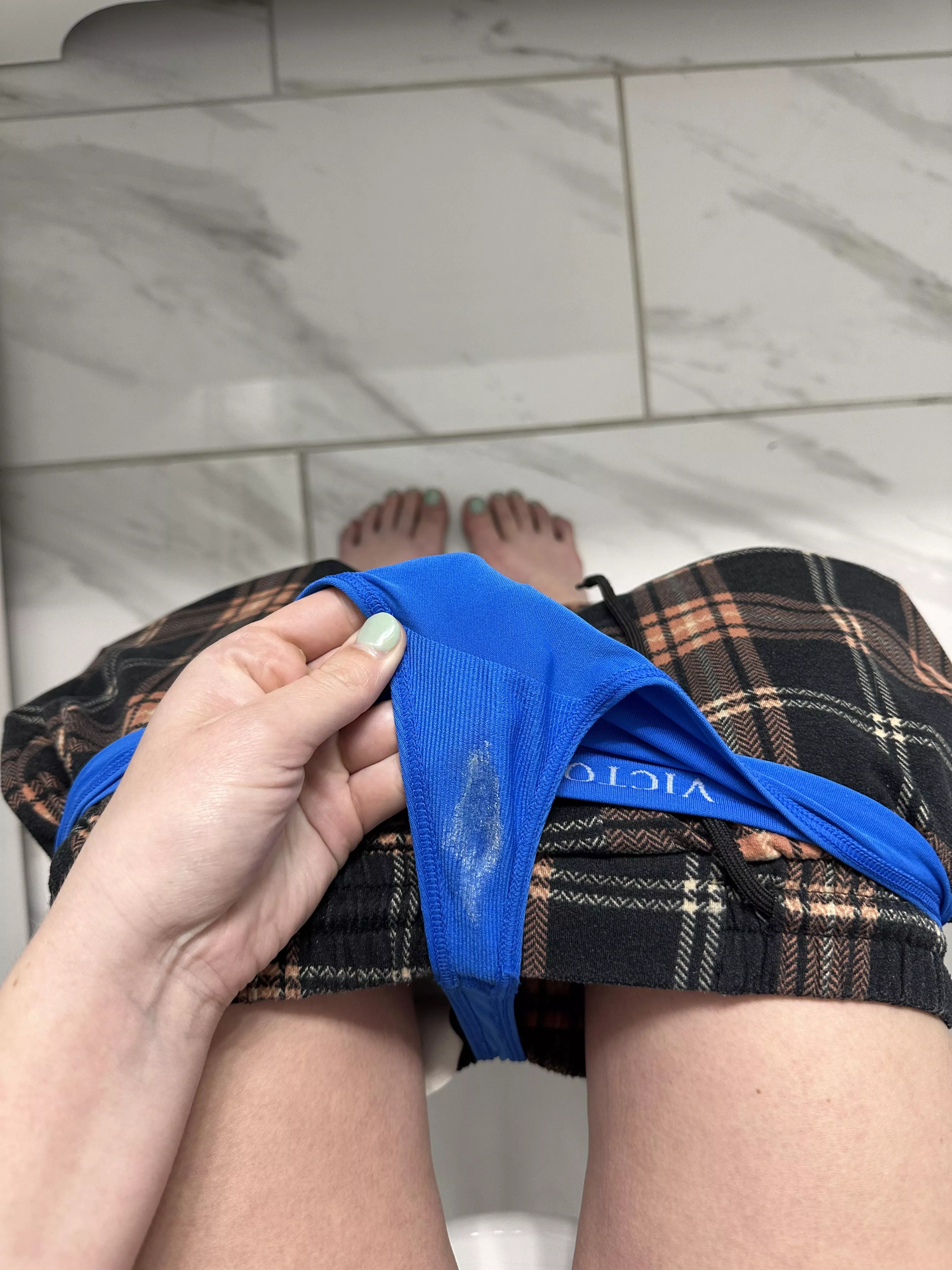 Cleanup on isle between my legs😜 posted by LionessGoddessGoods