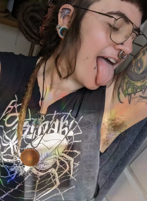 Dare you to lick my pits by IvyShrumxxx