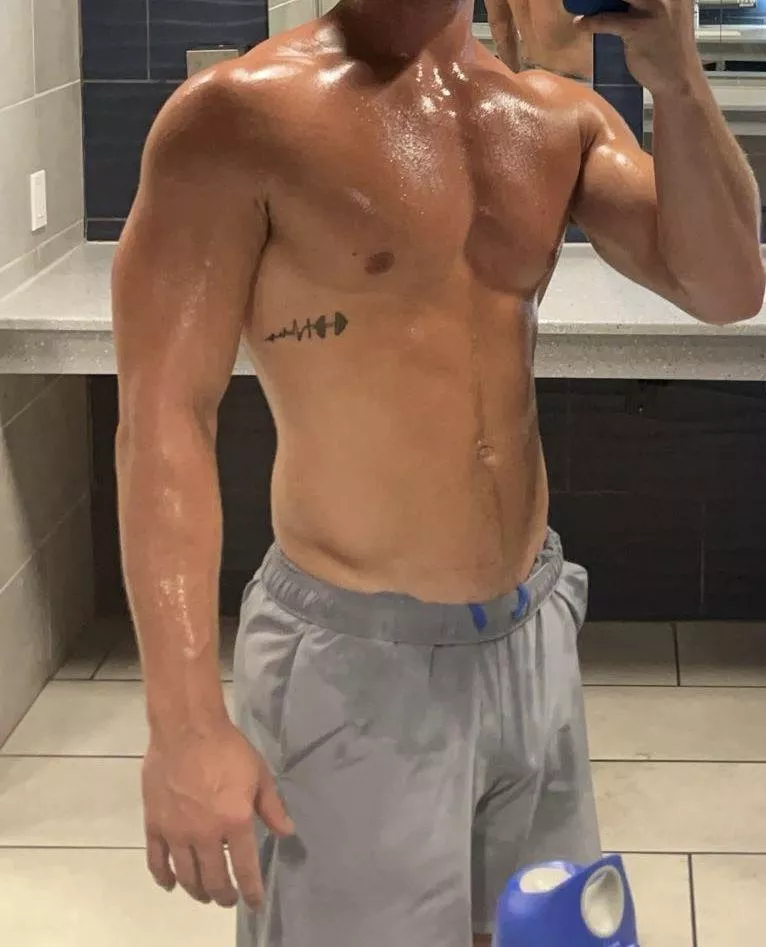 Do you like the gym fit? 😌 posted by GodenGan