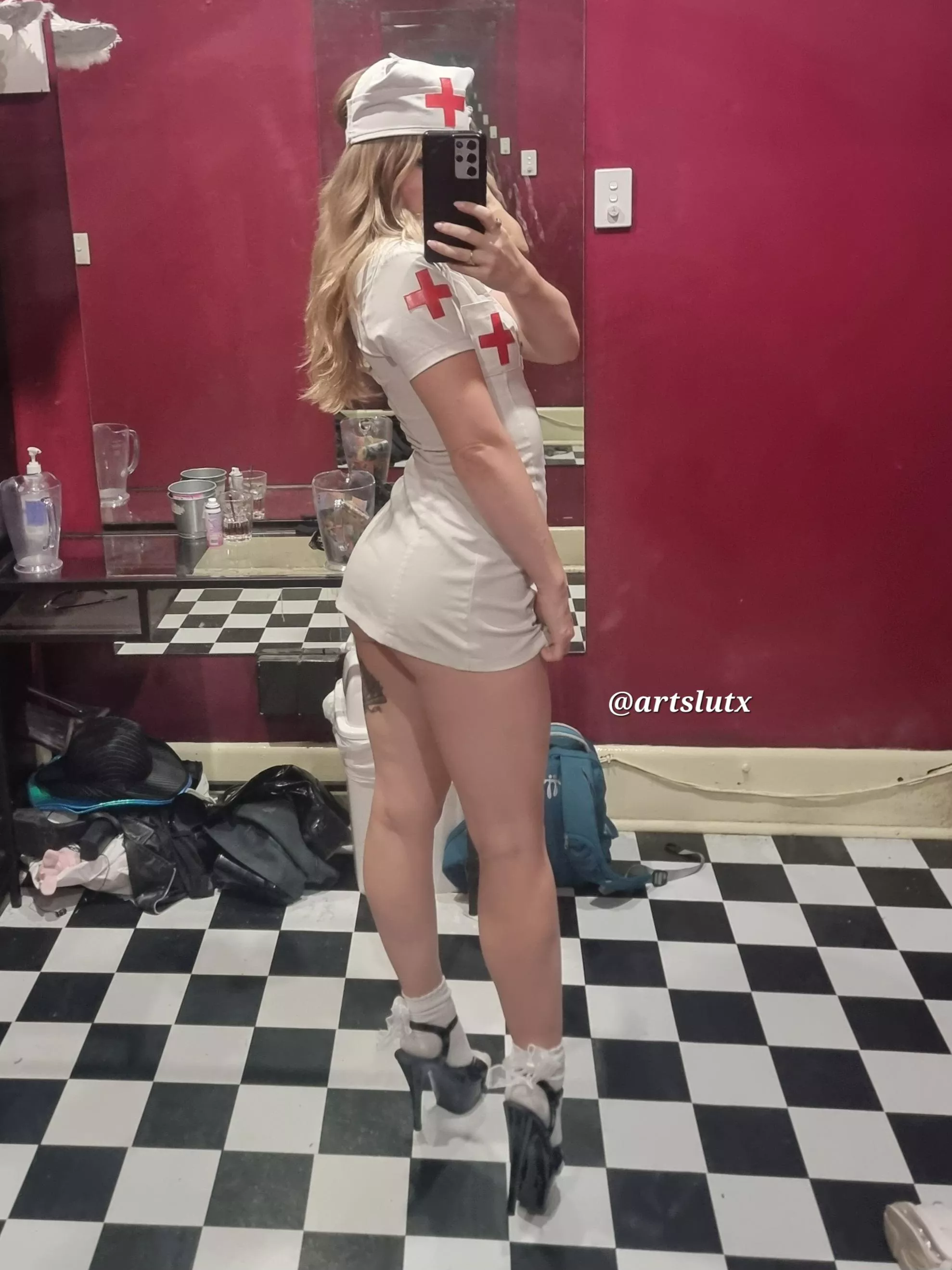 Do you need a hand? posted by artslutx