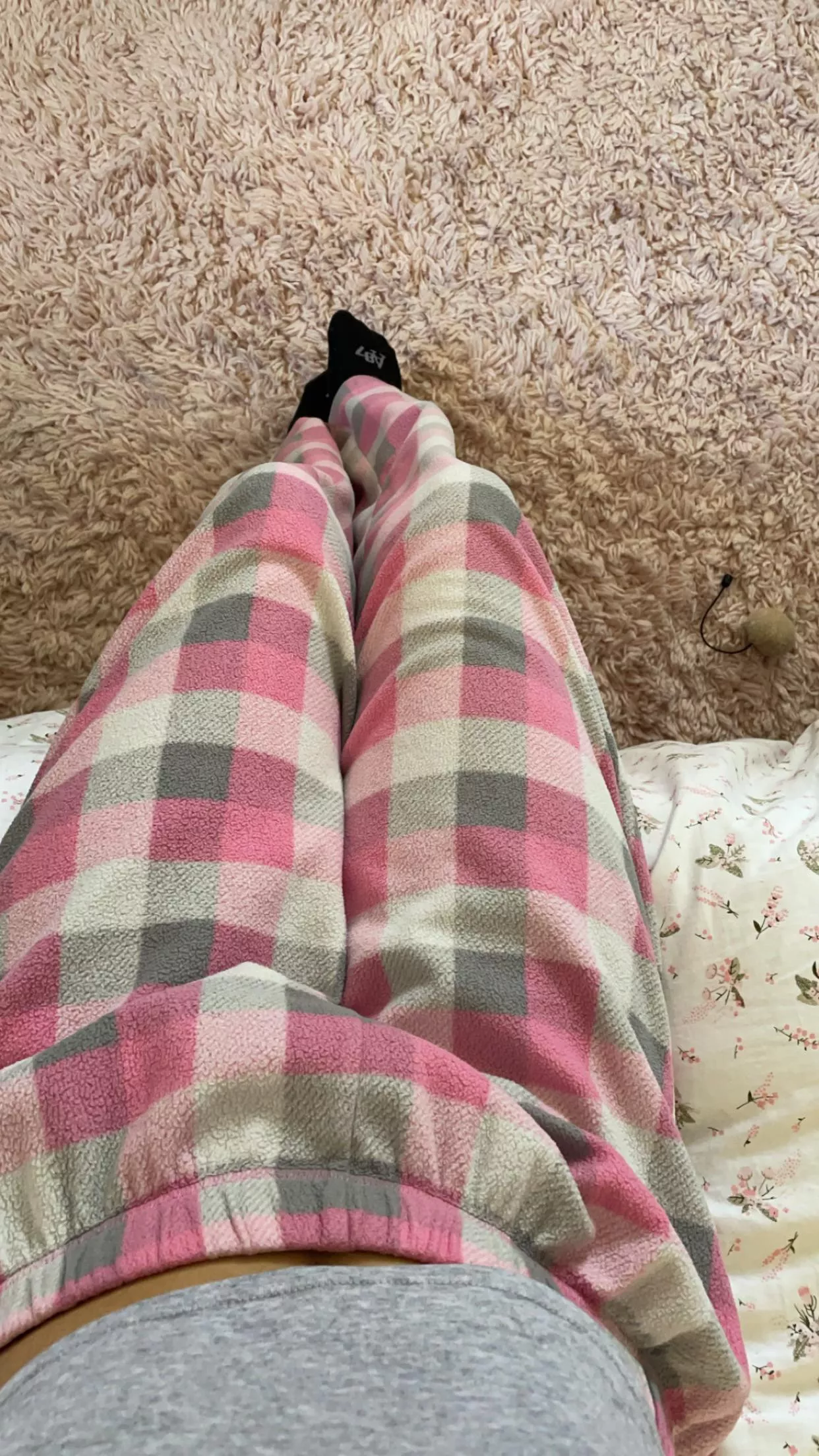 F18 I’m willing to sell custom socks! Dm for prices [US ONLY] yess I’m fetish friendlyy so ask me for custom requests! posted by waiitress-572_