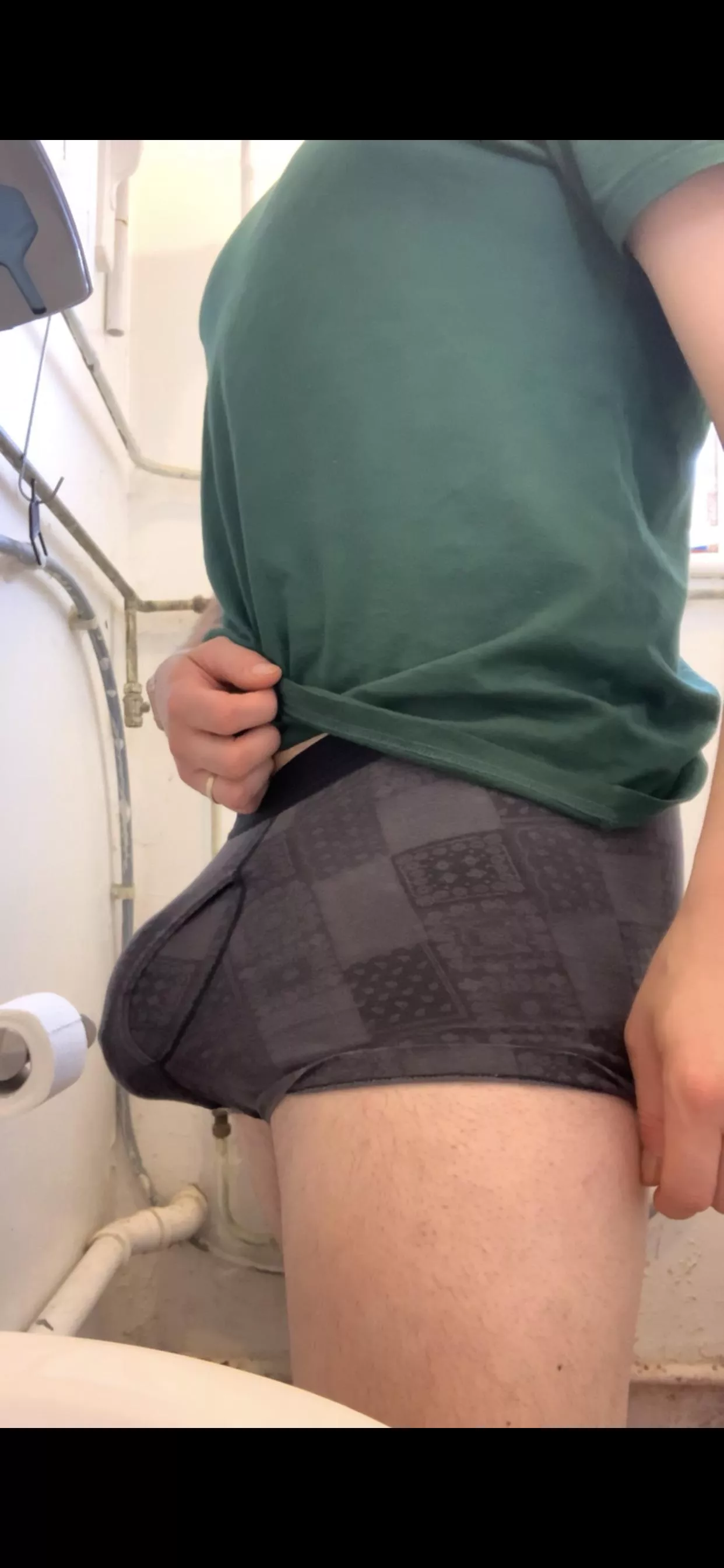 Finally doing it! After getting no attention from the wife, I have a guy coming over to my work to suck it. Nervous and excited! posted by londonboyyy90