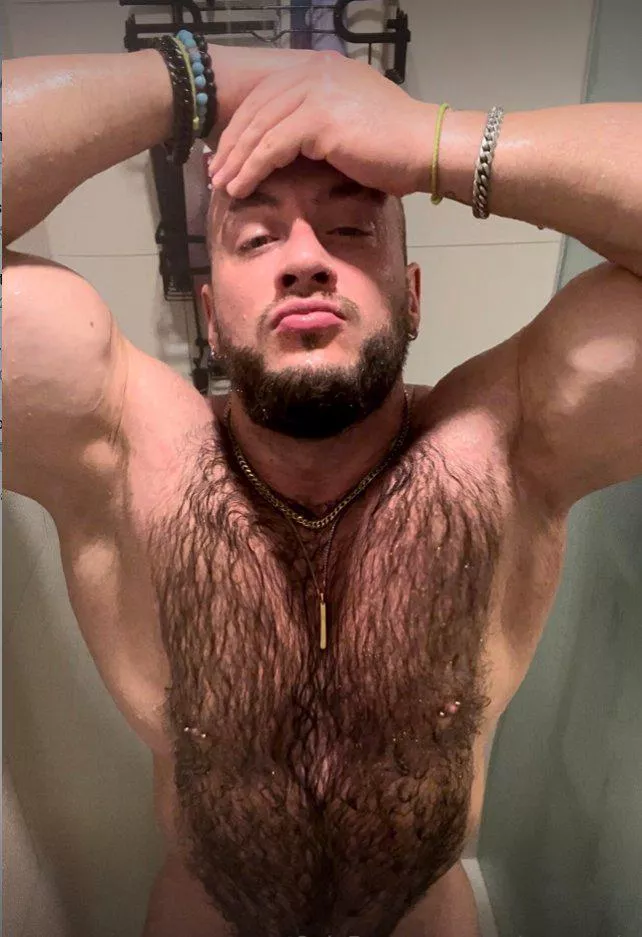 Giant Daddy (33)m posted by Damiantheone96