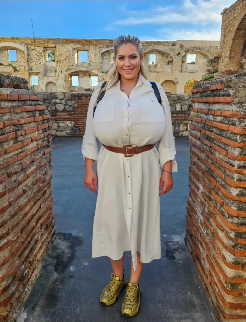 Gold shoes by jilibi