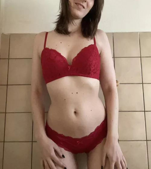 Haven’t posted in a long time🙈 love how red looks on me [f] by dori_f
