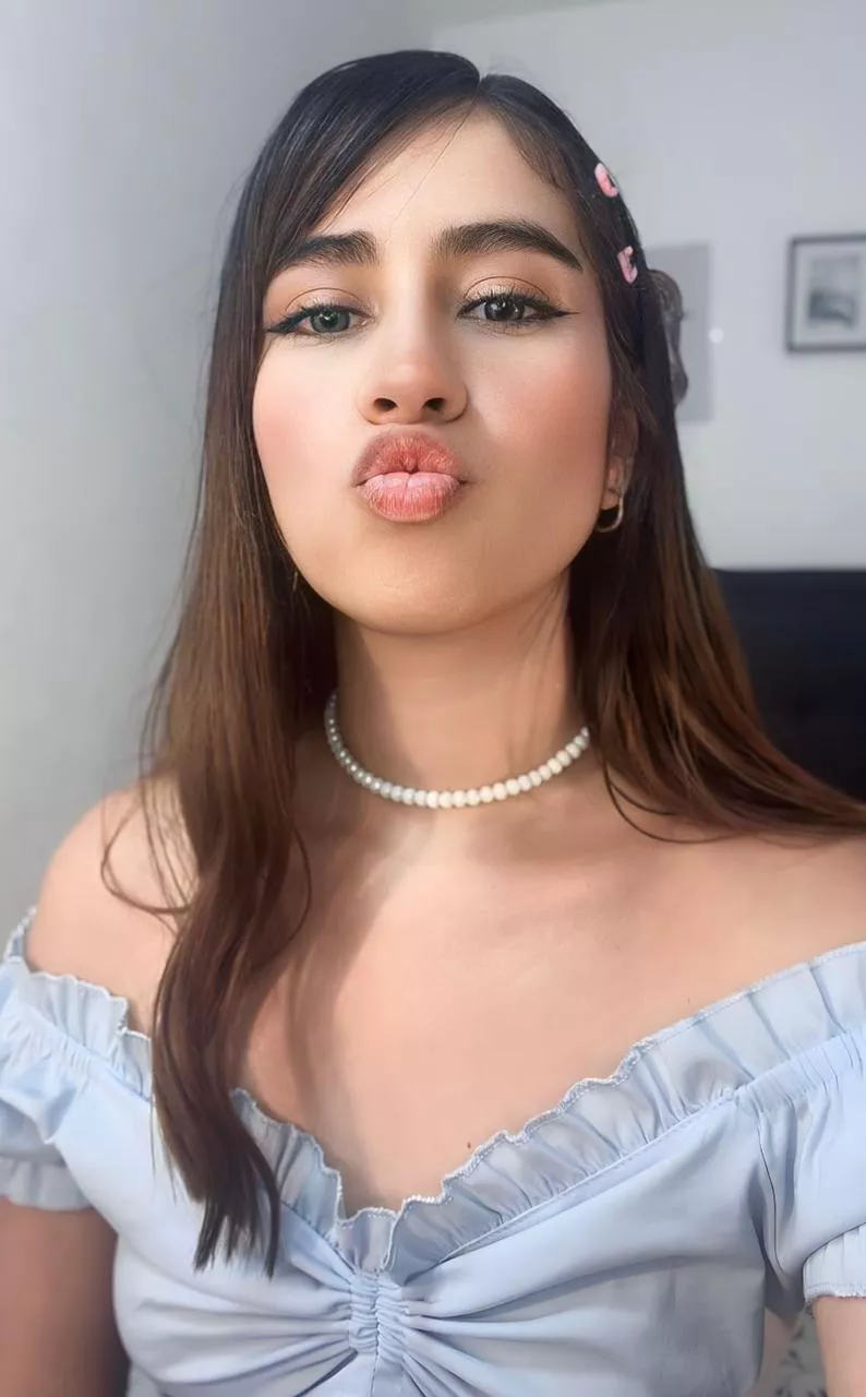 I wanna see my 19teen year old lips covered in your cum posted by wab_polla2