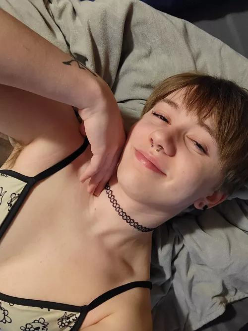 Looking for a sexy and playful partner by xthisfelix