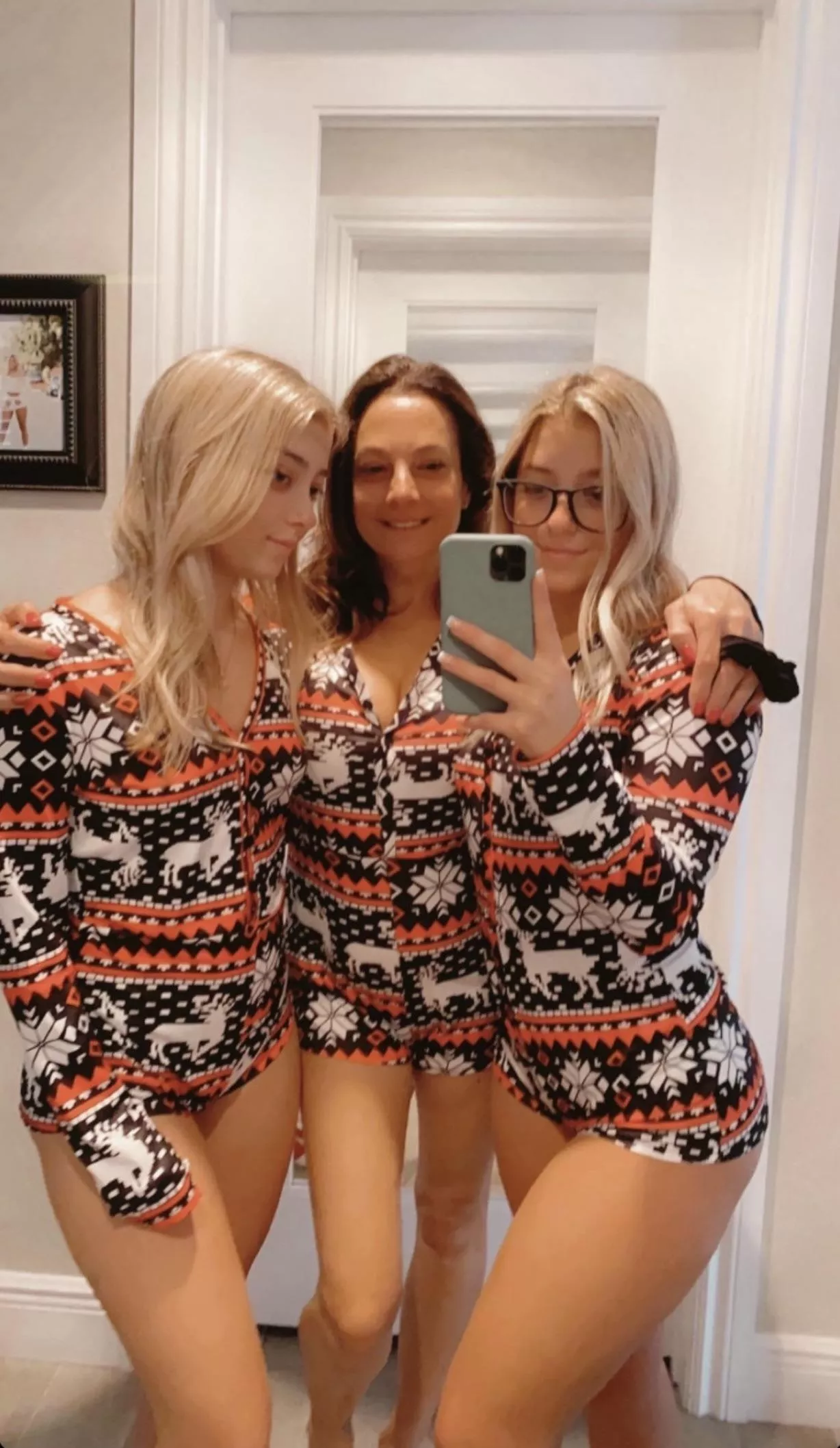 Mom and daughters posted by nickhanes3