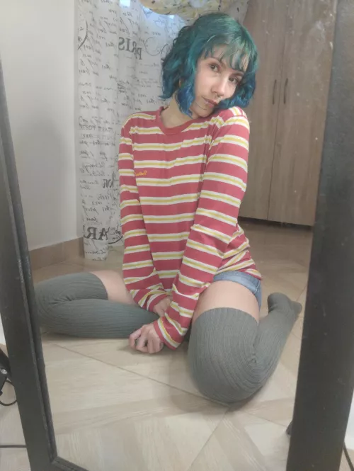 My wavy blue hair by sofia-imoon