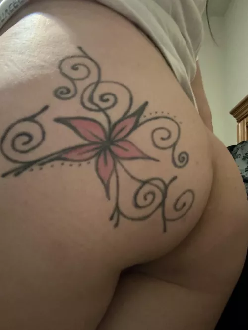 No panties on  by Lollipoptoes22