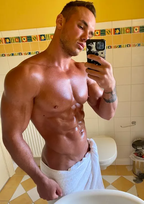 Pumping my arms every day posted by dylan_claes