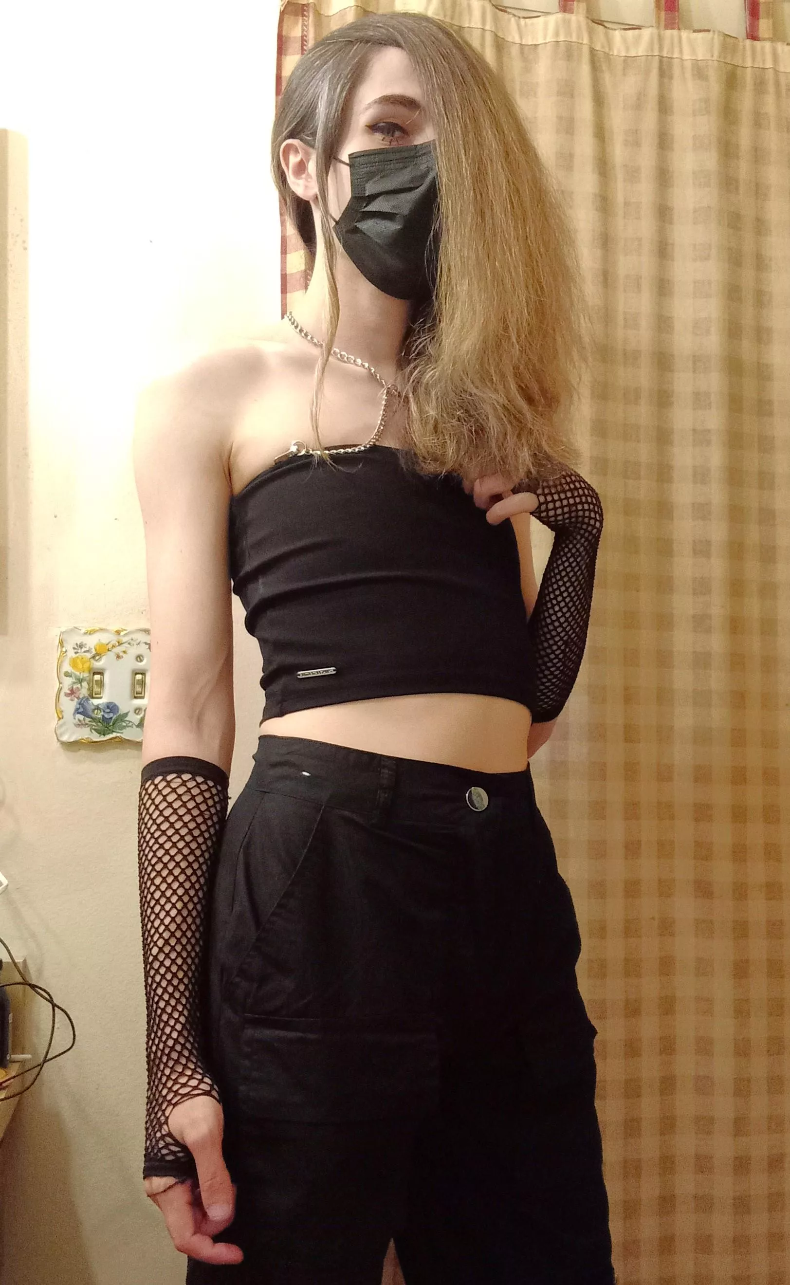 Rare footage of me actually wearing pants 🖤🖤 posted by luccakitten