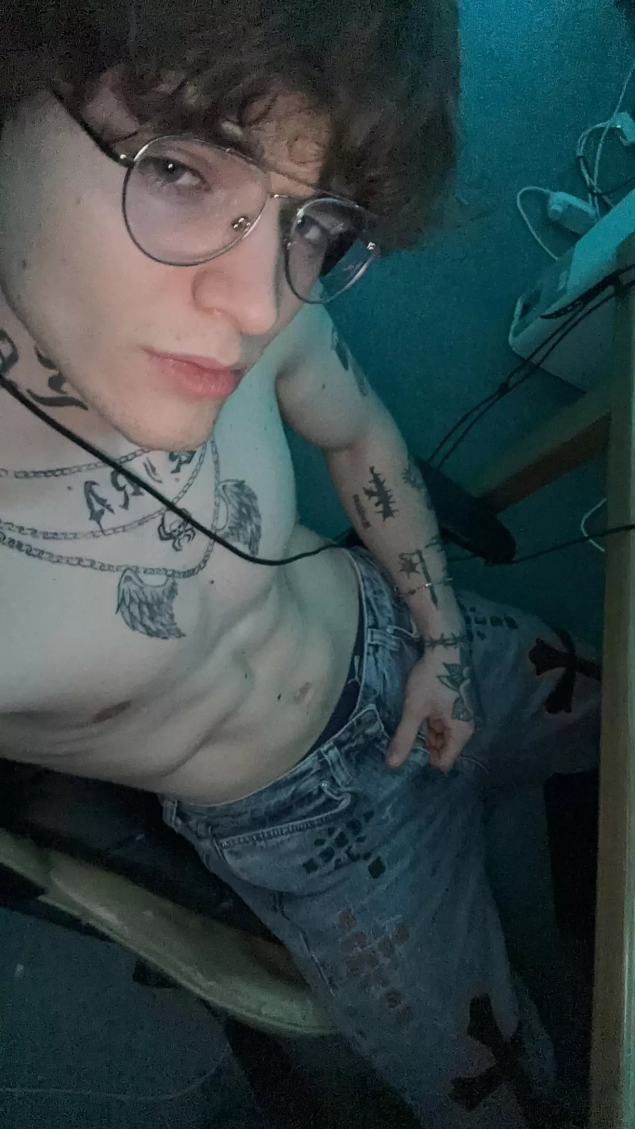 V shape  posted by imraezify