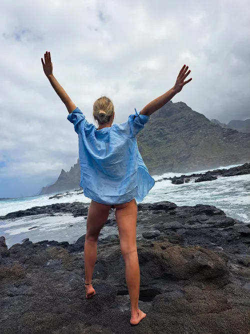 Wet & happy  by vulpesnudista