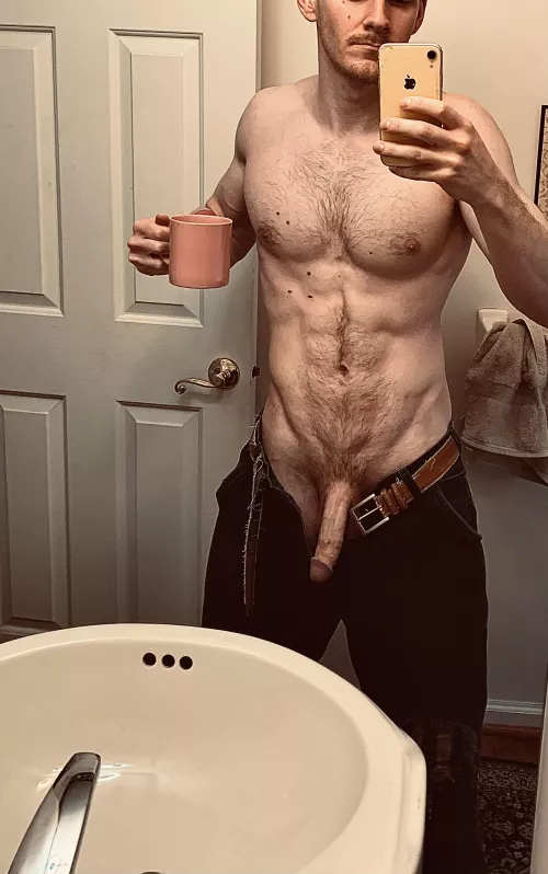 You like my coffee mug? by KYEOtone