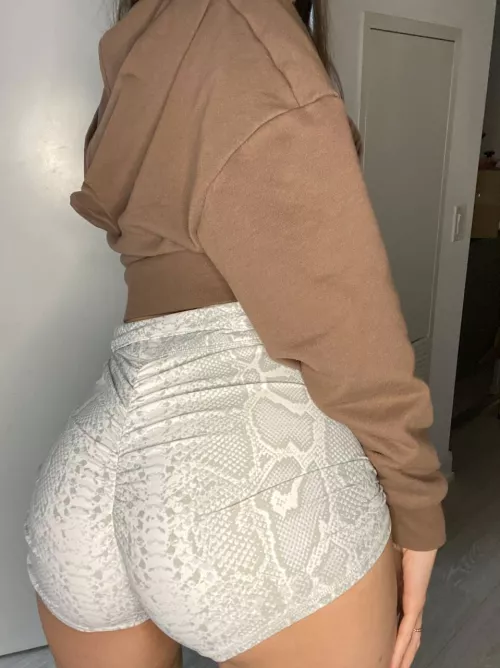 Your after lunch snack by tillitewristlet14