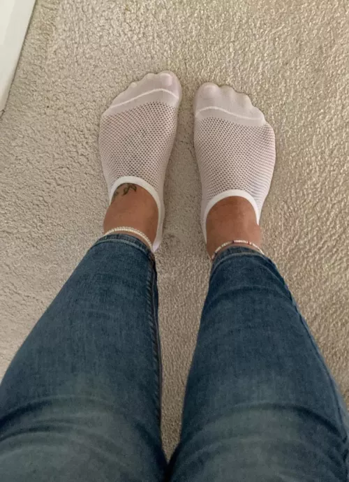 Are you a [F]an of no shows? by feet-girl84