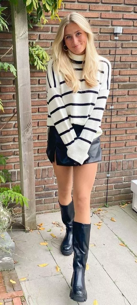 Blondie in boots, don't we love it posted by Fabreeece