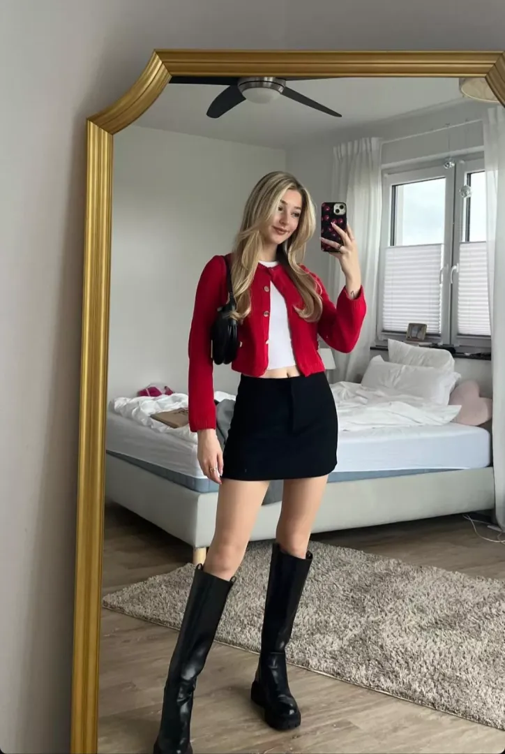 Cutie  posted by Fabreeece