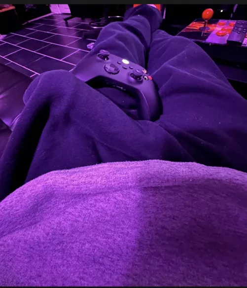 Day off who wants to play some Xbox by midwestsin