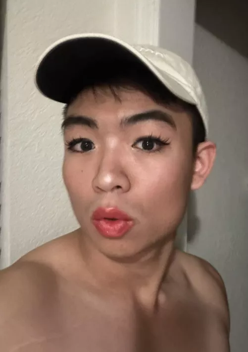 First time dolling myself up! How do I look? 💋 by reDragon03